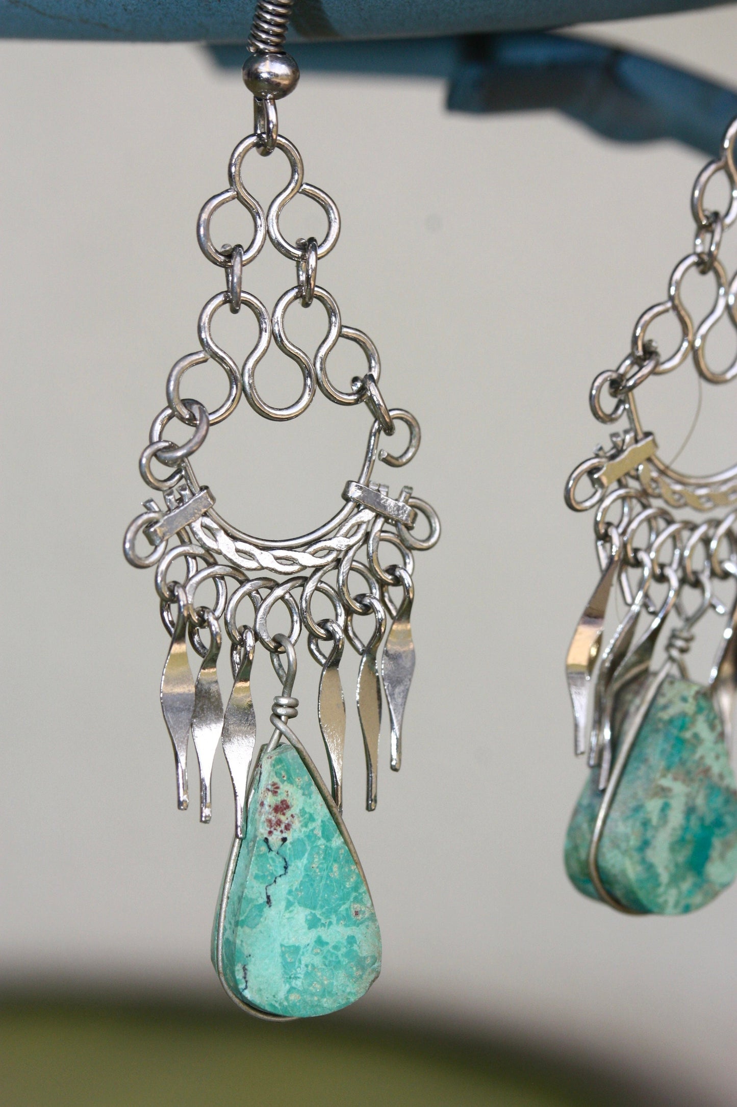 Stunning vintage dangle earrings - silver with wire-wrapped turquoise stone