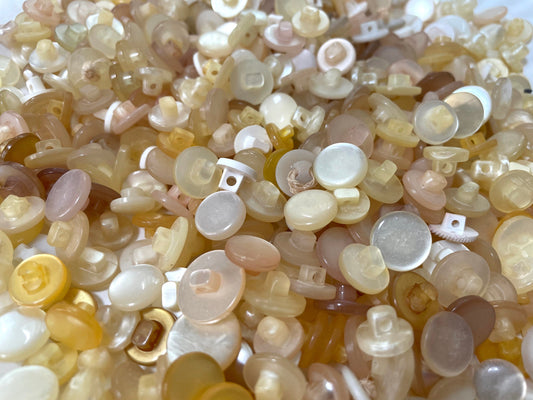 Light toned pearl finish grab bag mix of vintage buttons