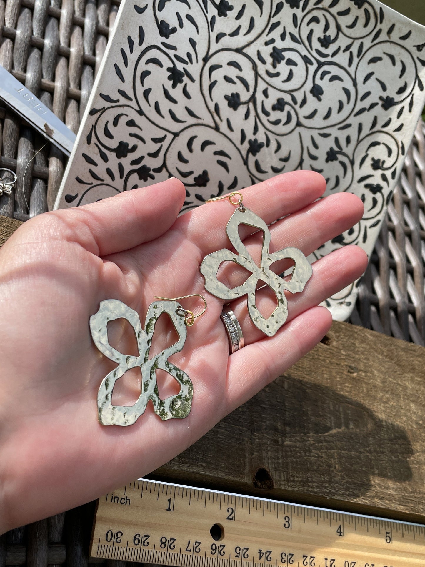 Stunning hammered metal goldtone dangle earrings