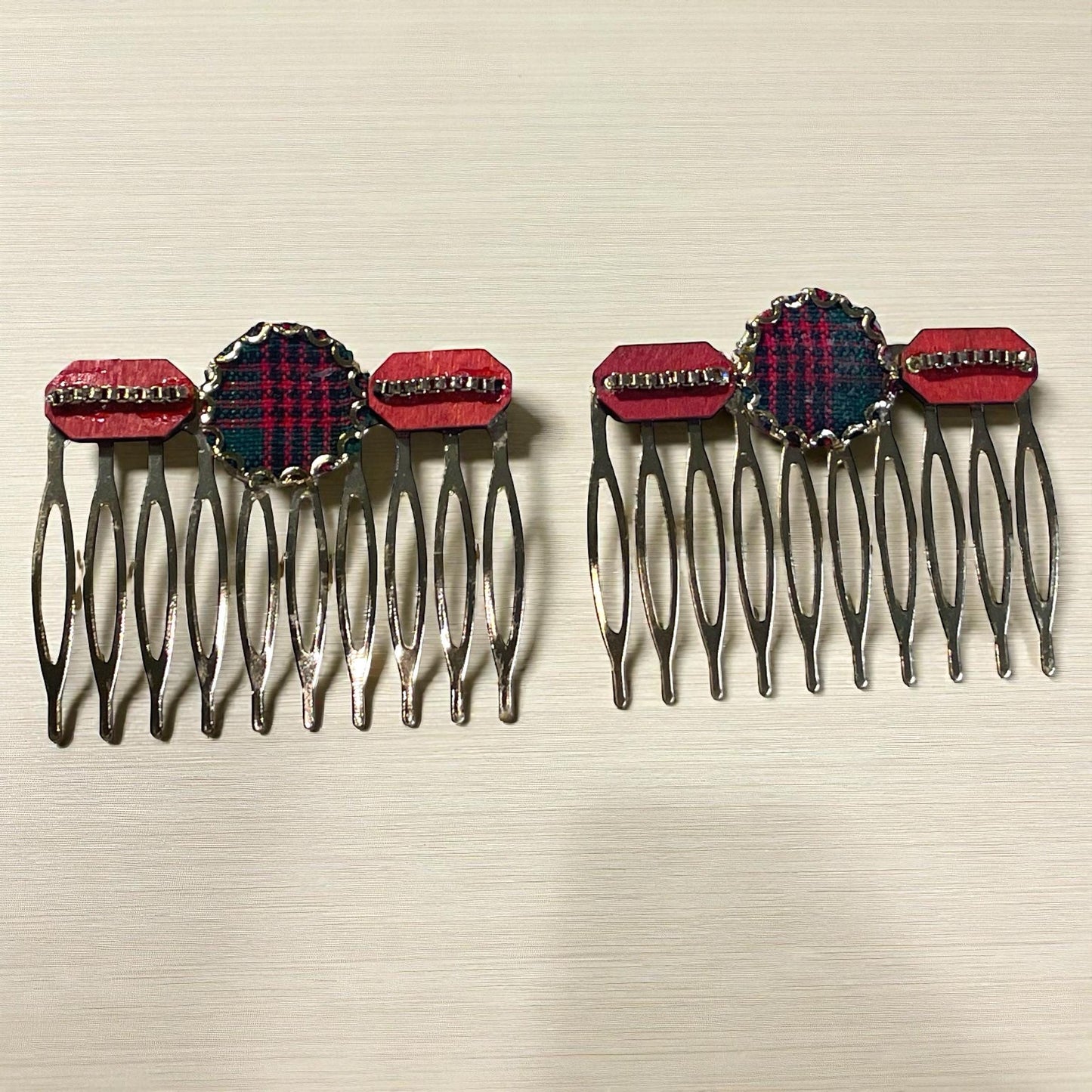 Handmade Christmas Hair Combs – Mixed Materials Holiday Hair Accessories with Tartan & Red Accents, Festive Winter Hair Clips (Set of 2)
