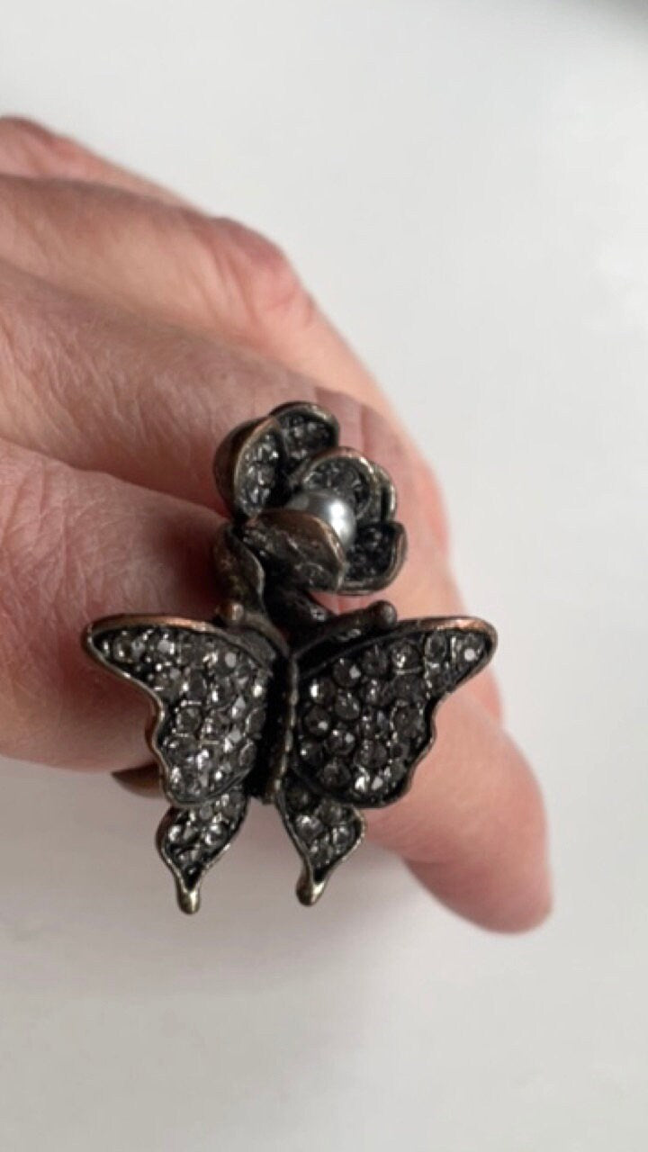 Stunning butterfly on flower vintage ring - loaded with rhinestones