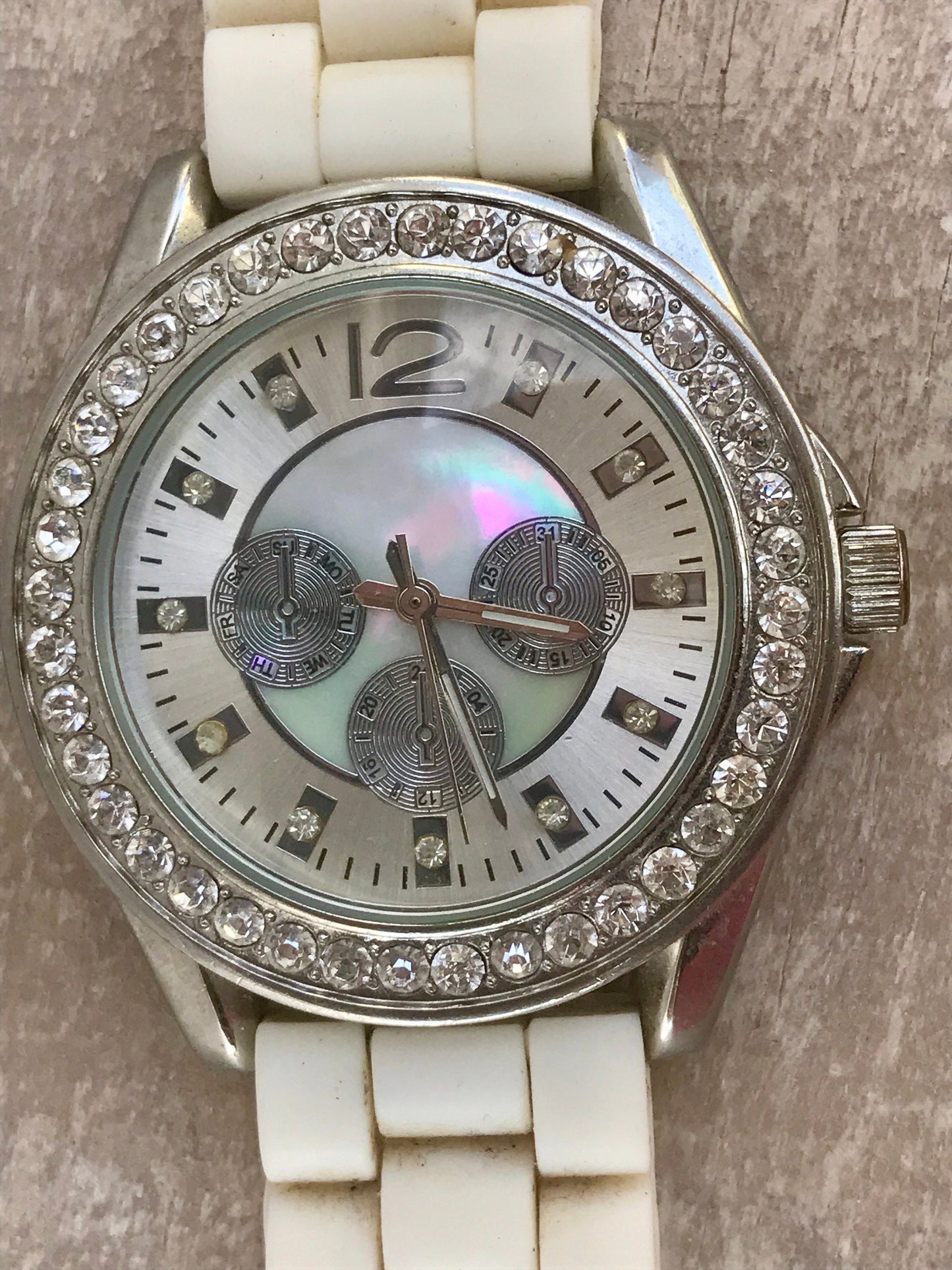 Accutime wrist watch jcr9000 1210 - pretty but needs repair or use for parts