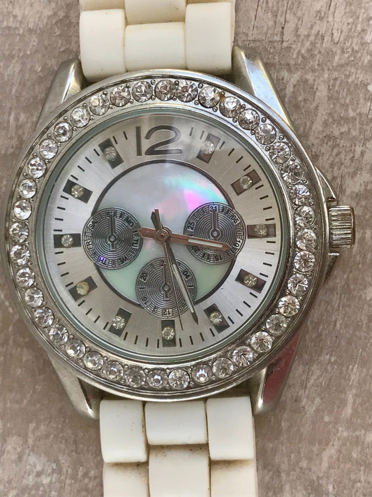 Accutime wrist watch jcr9000 1210 - pretty but needs repair or use for parts