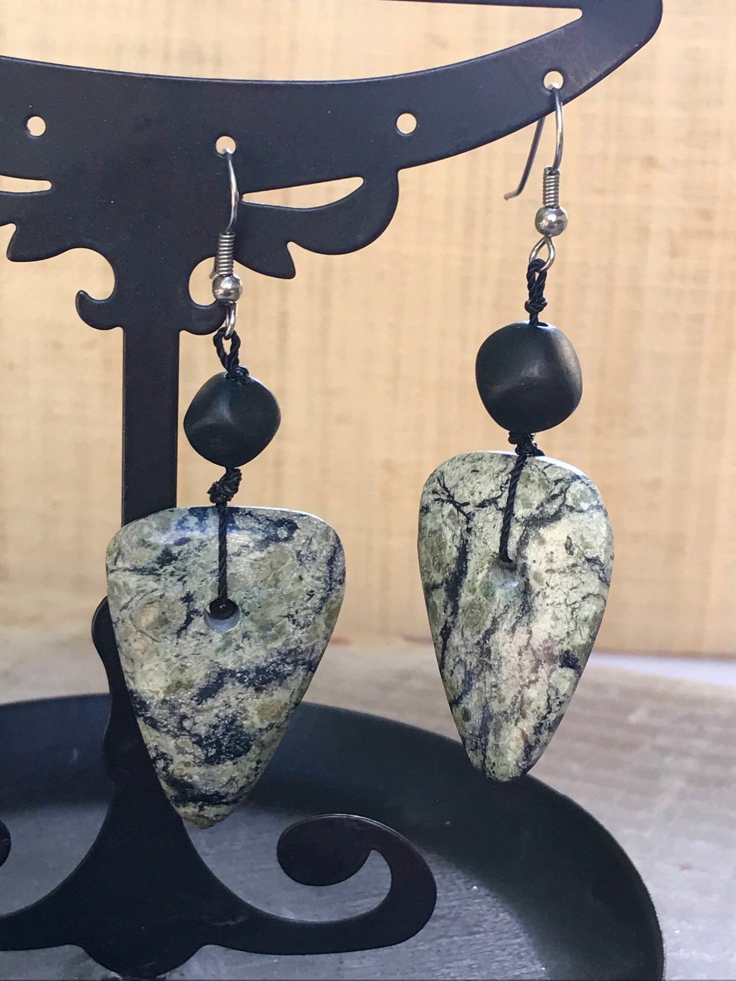 Stunning vintage stone arrowhead style earrings