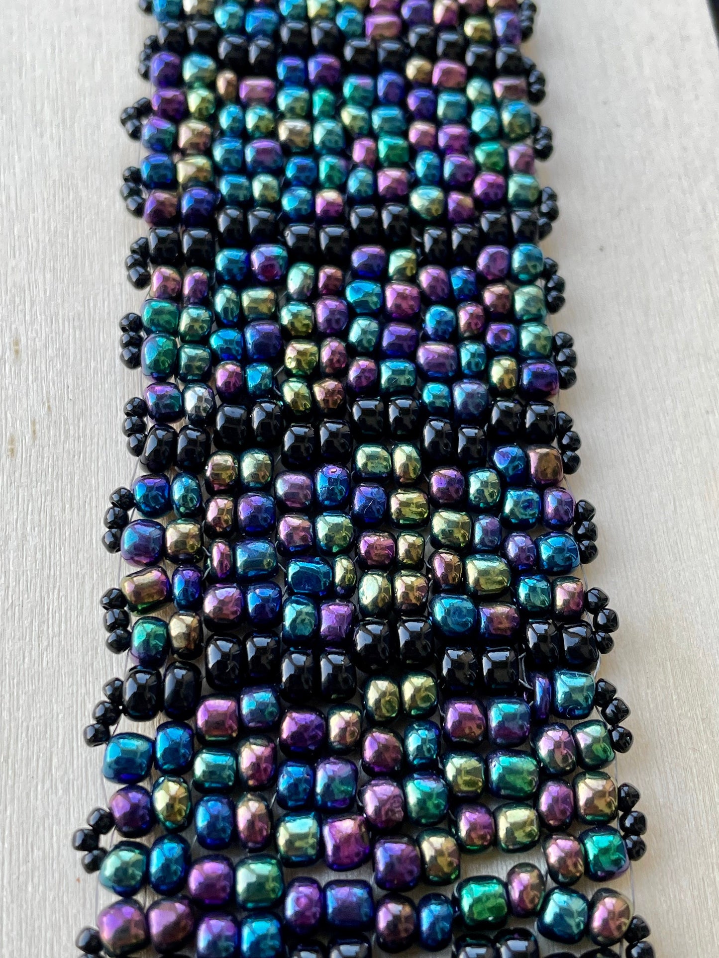 Stunning vintage royal blue iridescent handmade bead woven vintage beadwork bracelet with silvertone toggle clasp