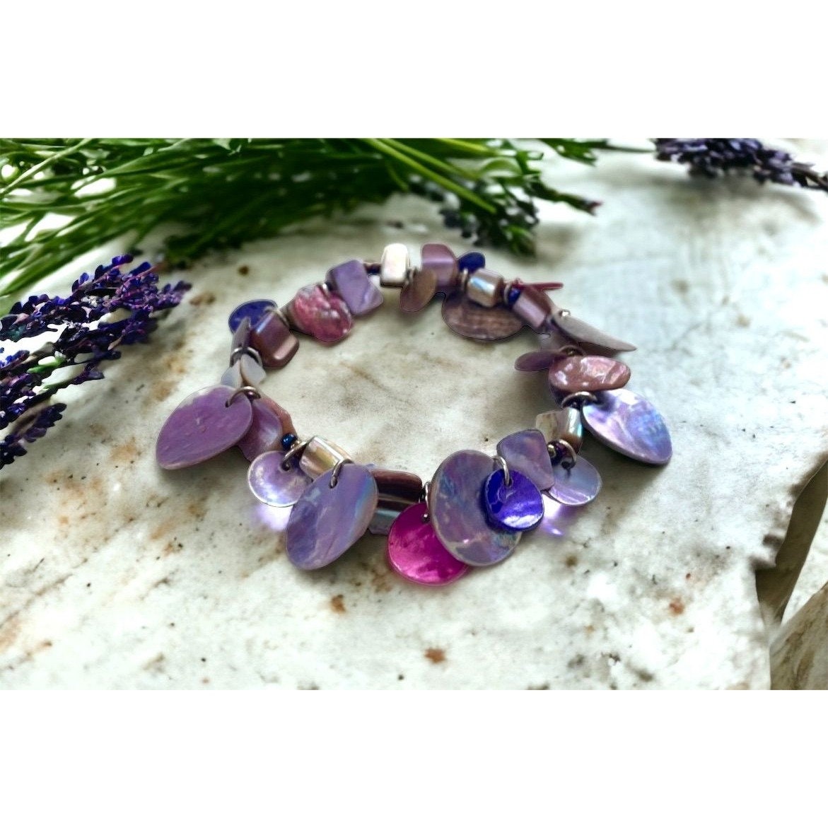 Stunning vintage purple/pink mother of pearl with glass bracelet