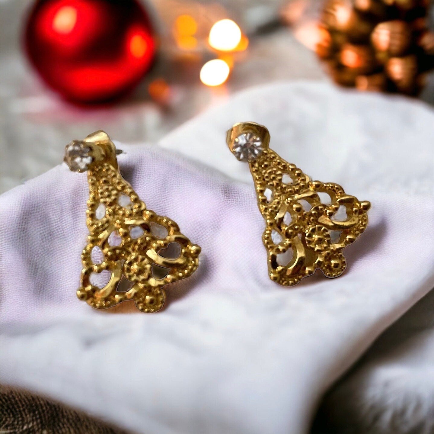 Small vintage goldtone Christmas tree earrings with rhinestone stars