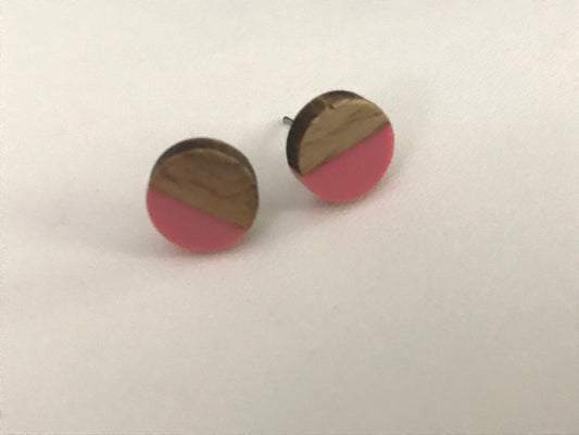 Resin and wood stud earrings - pink