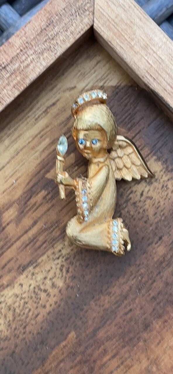 Unique vintage angel pin with rhinestones - unknown maker