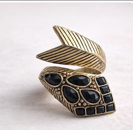 Vintage Gold Tone Wrap Ring Black Glass Stones – Adjustable Statement Ring, Bold Cocktail Ring, Retro Modernist Jewelry, Size 7.5