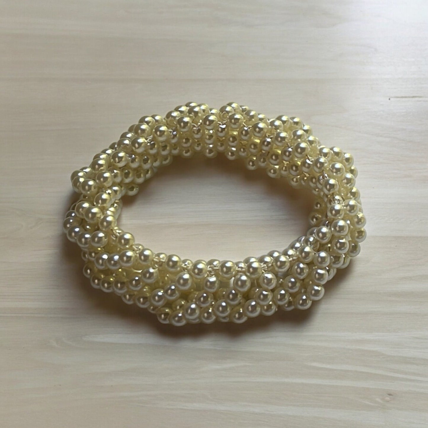 Stunning vintage faux pearl bracelet