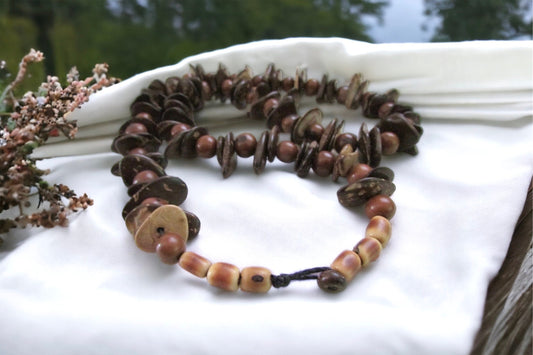 Beautiful wood vintage necklace