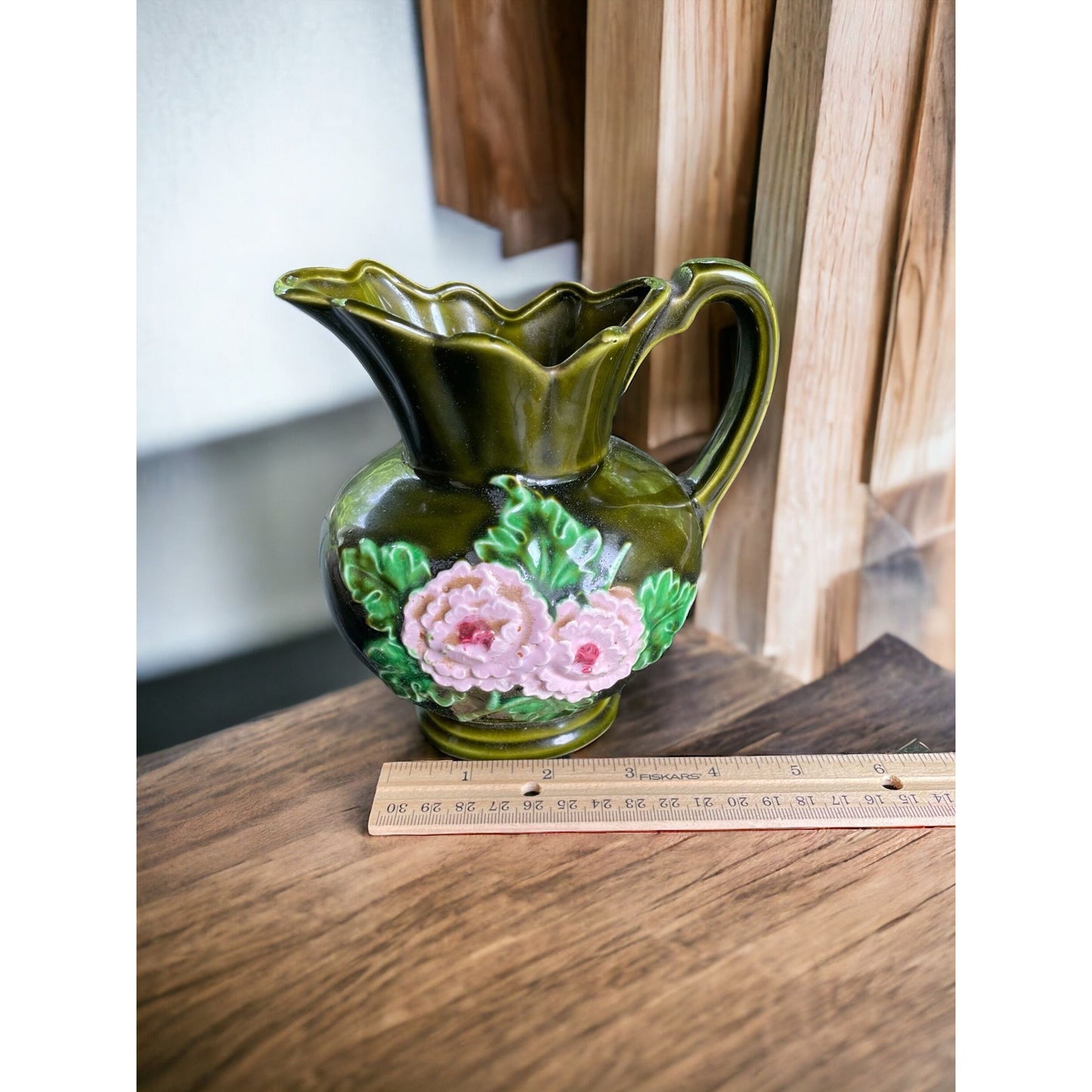 Stunning vintage pitcher - green with beutiful flowers