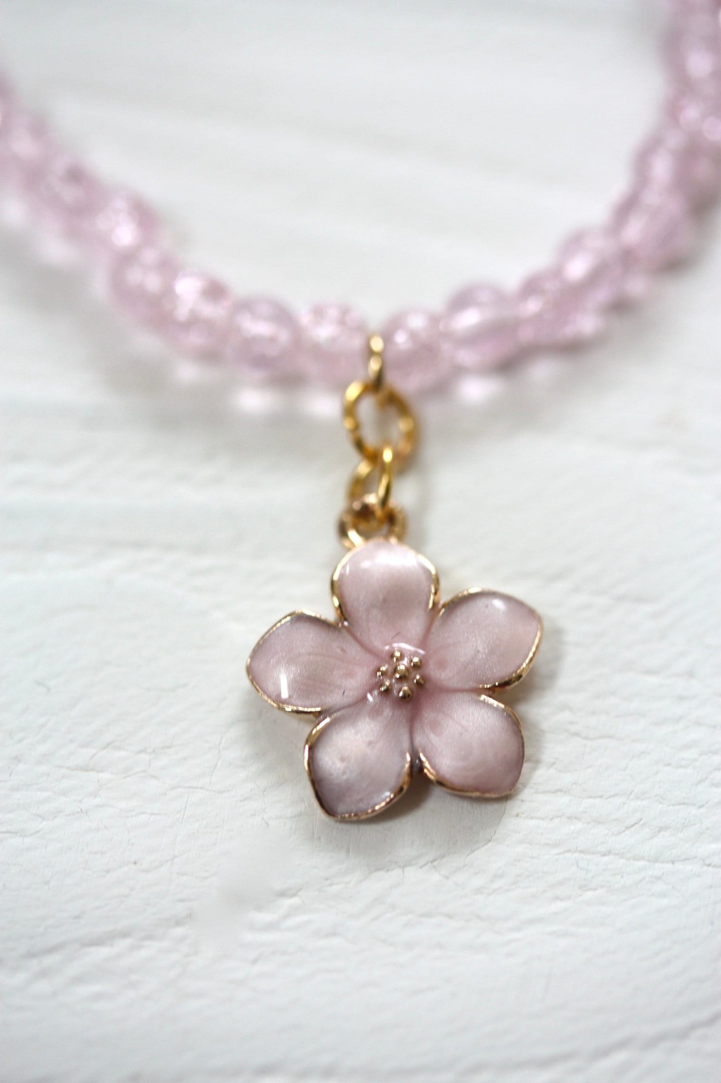 S I M P L E elegant timeless pink enamel flower bracelet with light pale pink crackle glass beads