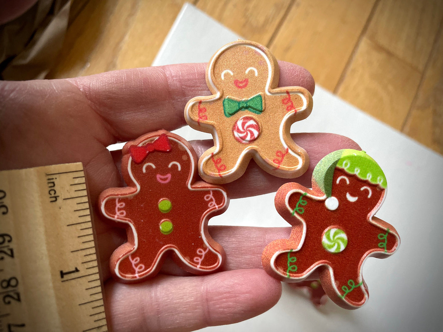 Mix of gingerbread men and women plastic ring cake toppers