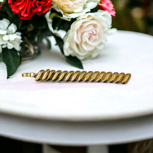 Stunning vintage goldtone panel link bracelet