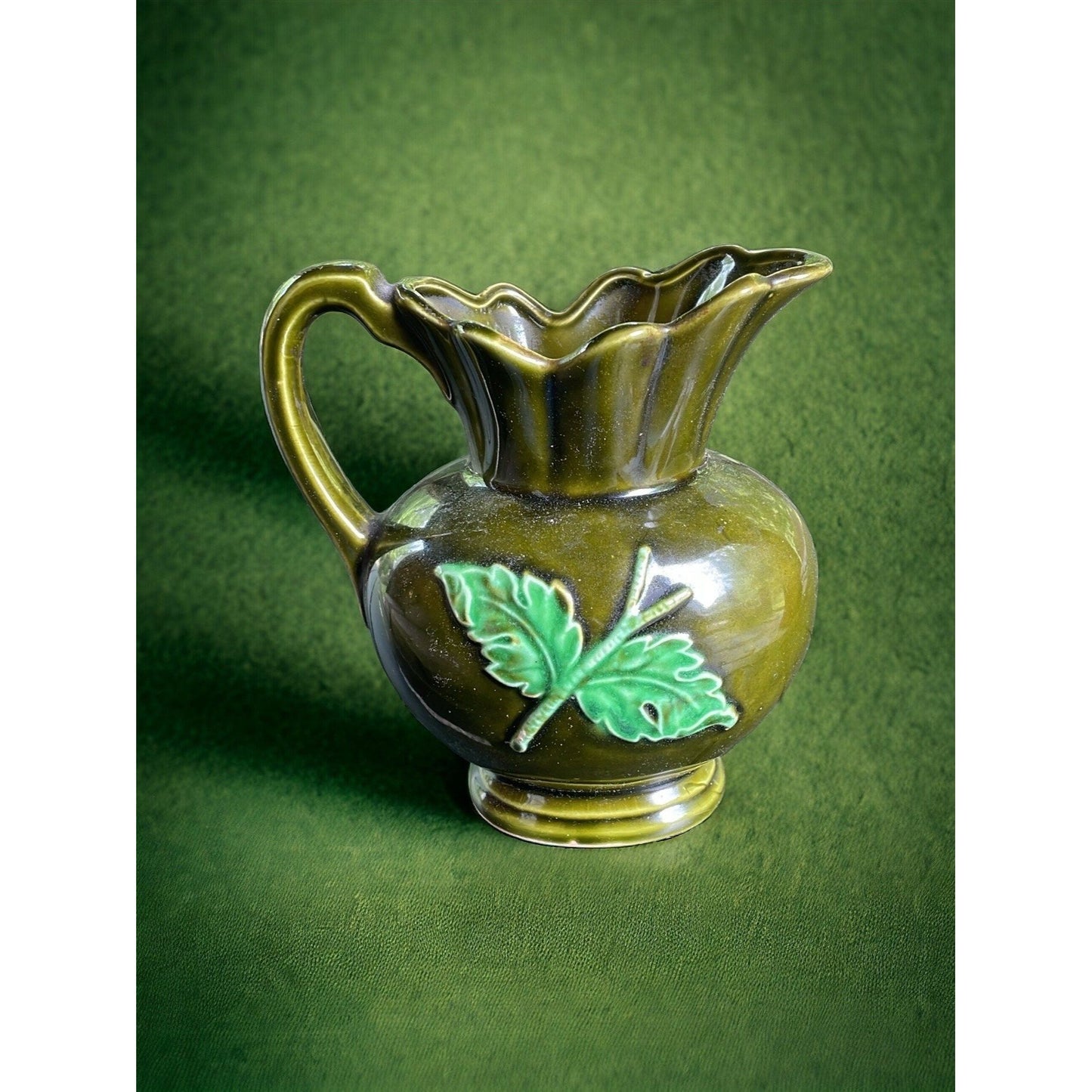 Stunning vintage pitcher - green with beutiful flowers