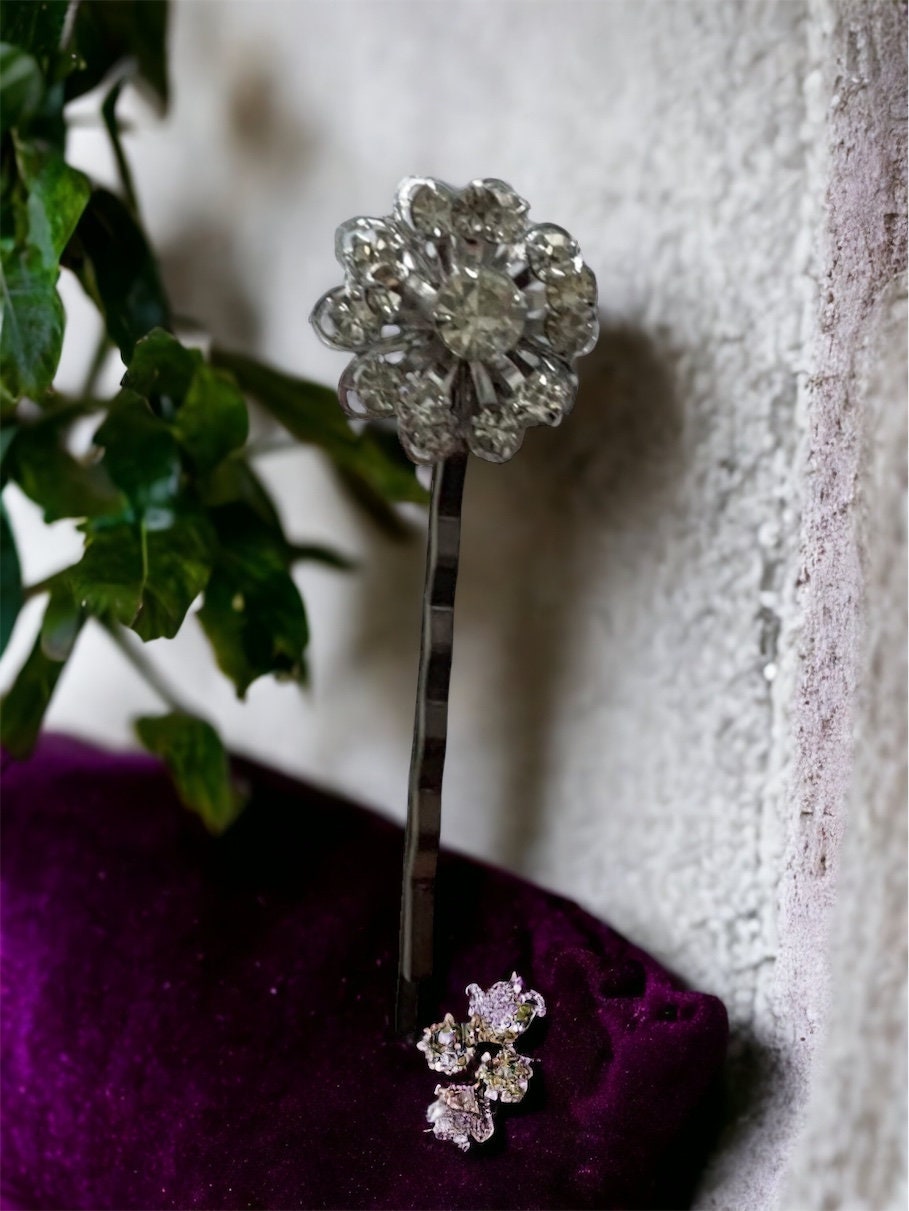 Unique crystal flower hair pin made of upcycled vintage components