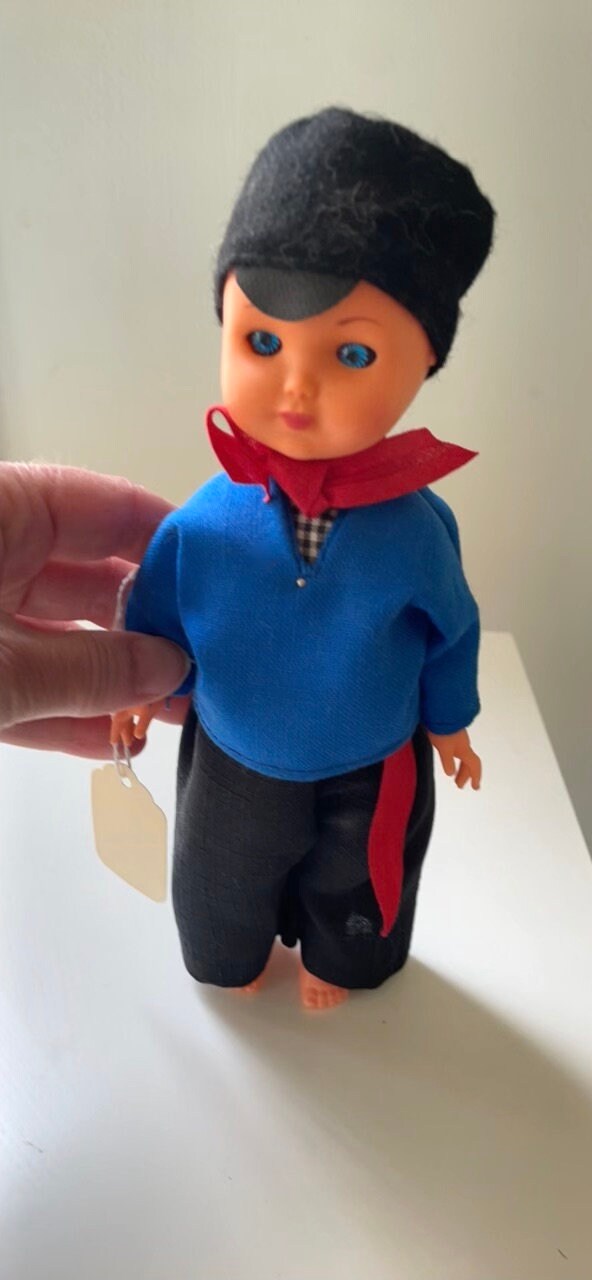 Stunning vintage collectible doll - unsure of country of origin