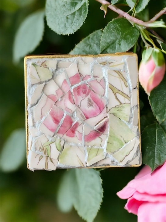 Handmade micro mosaic brooch / pin or necklace - one-of-a-kind - made of hand cut upcycled vintage dish