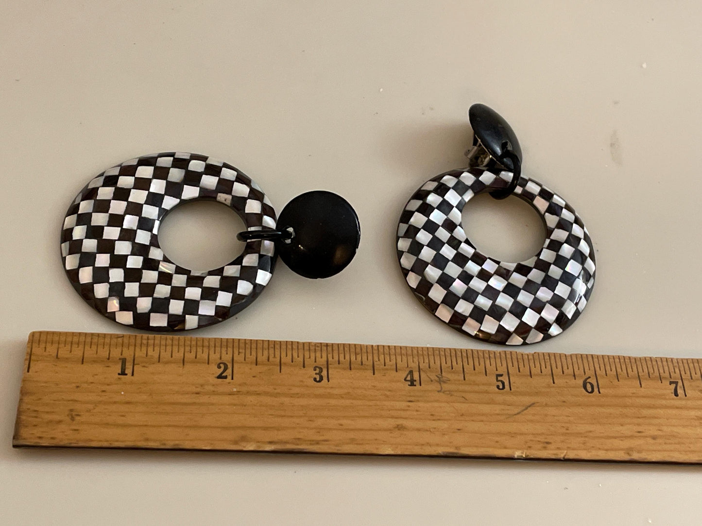Vintage Inlaid Mother of Pearl & Black Hoop Earrings – Elegant Retro Statement Jewelry