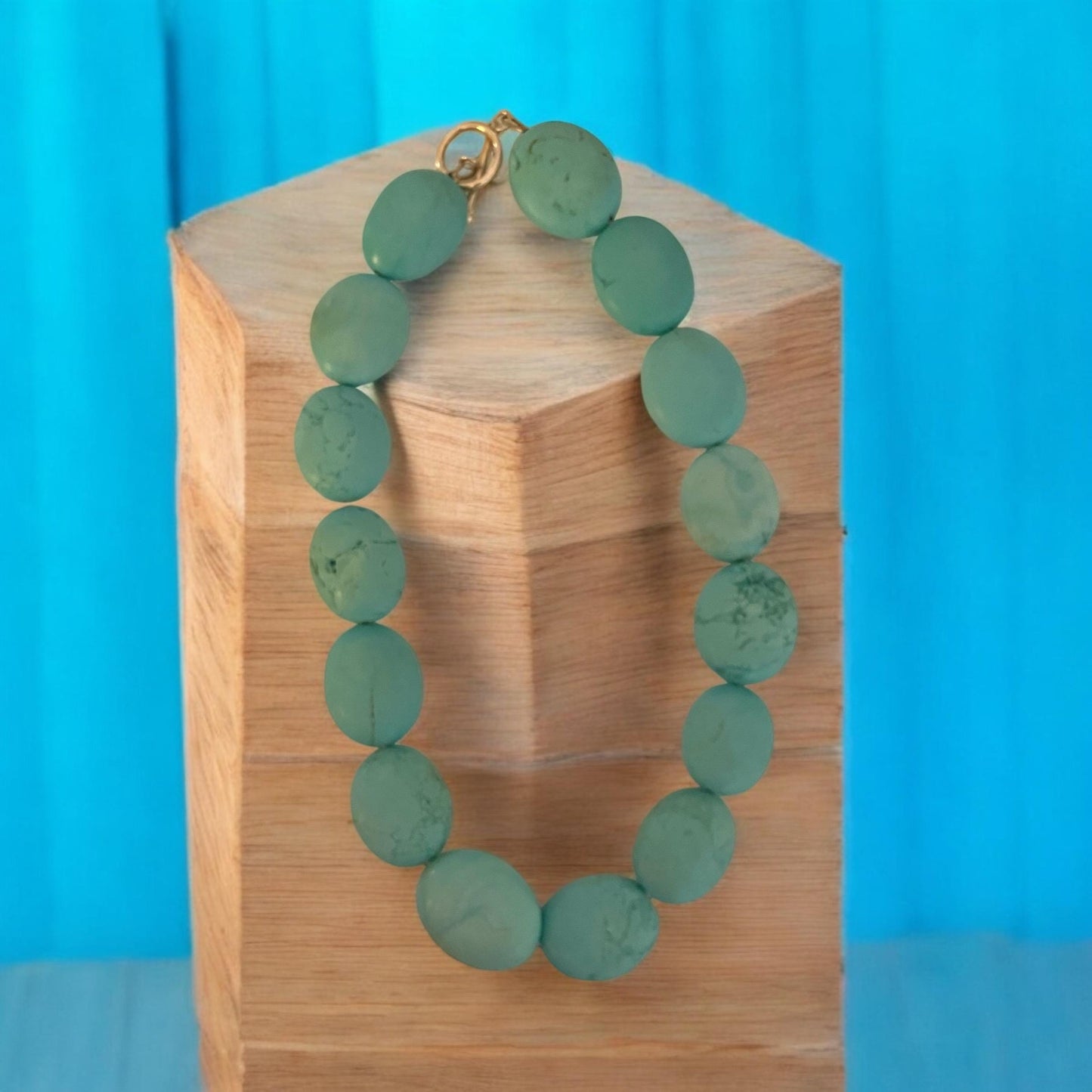 Stunning heavyweight turquoise stone vintage necklace