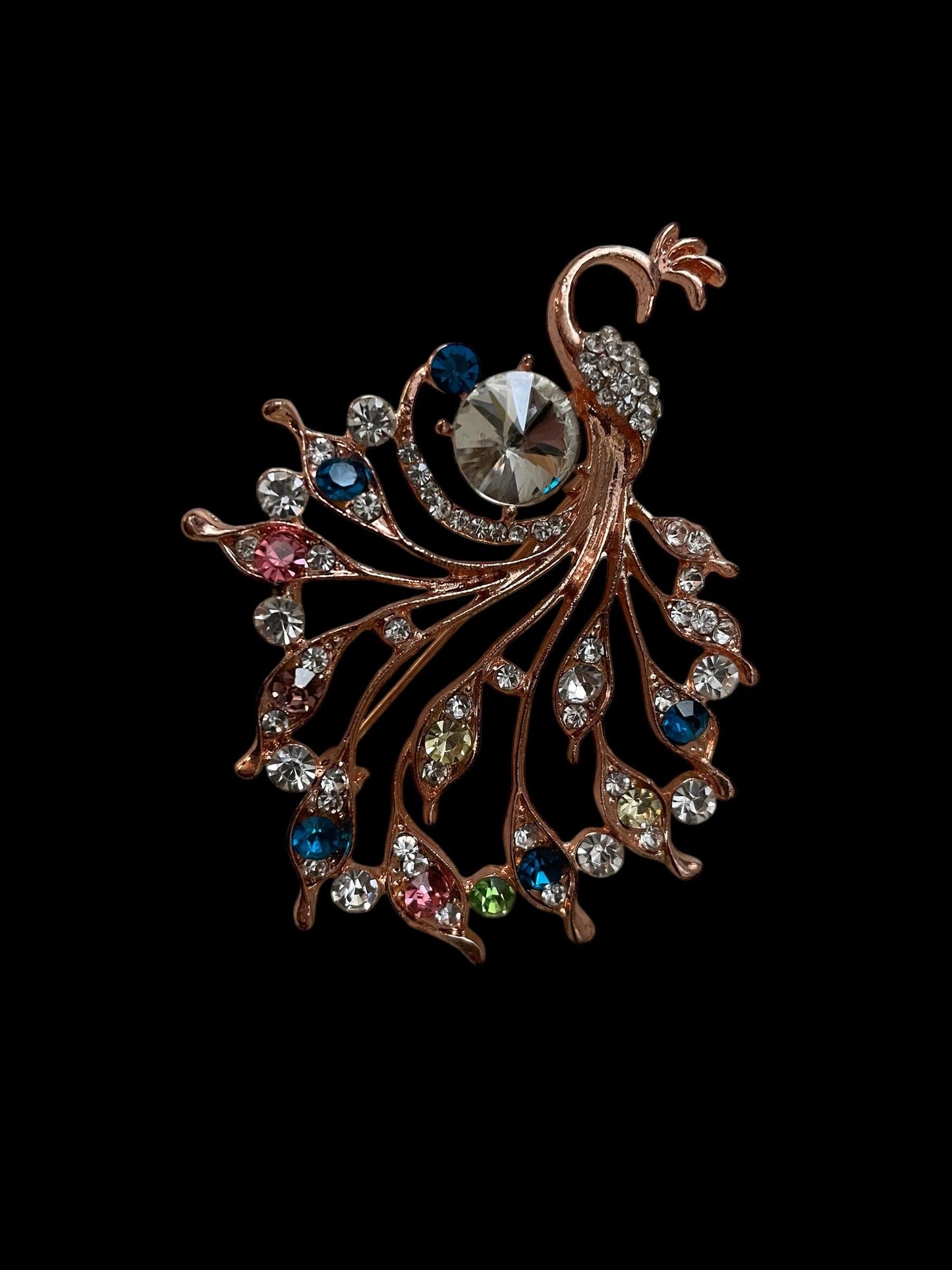 Stunning vintage rhinestone studded peacock pin pin/brooch