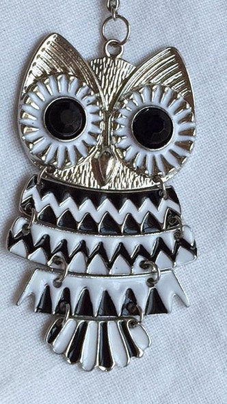 Fabulous / unique black & white enamel vintage dangle owl necklace