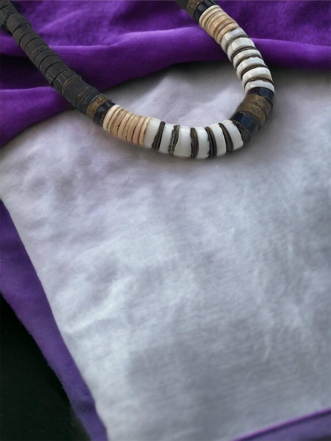 Stunning vintage wood, shell, heishi mixed material traditional graduated necklace with hook and eye clasp - Santo Domingo?