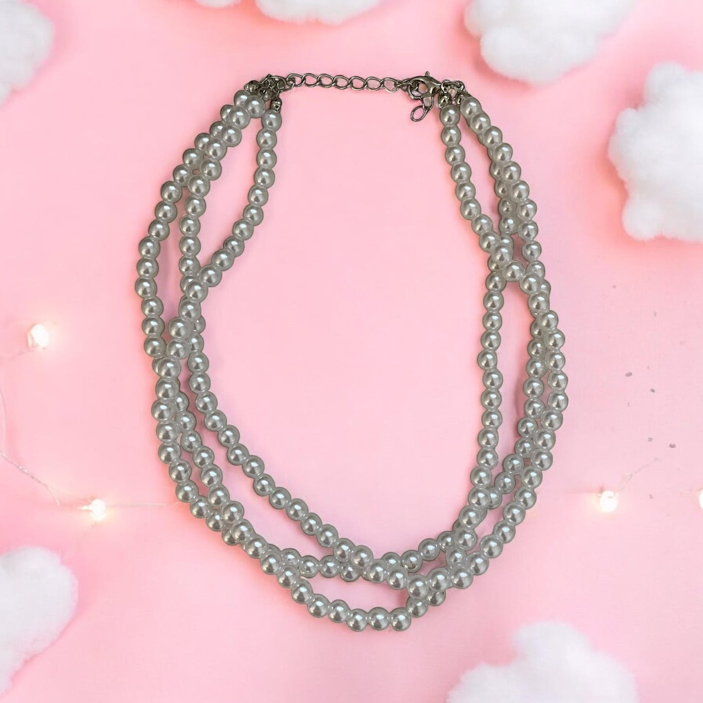 Triple stranded vintage stunning faux pearl necklace