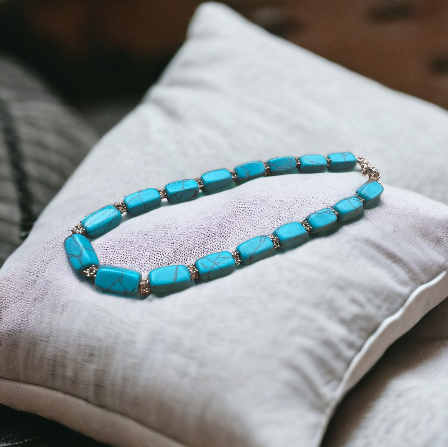 Stunning faux turquoise vintage necklace