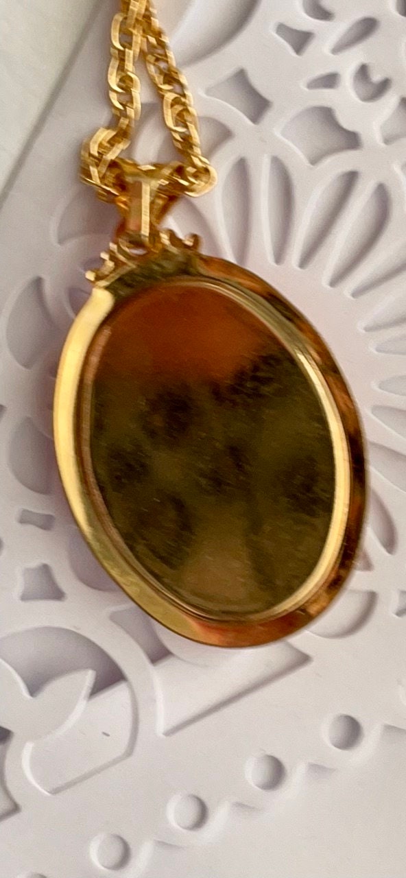 Stunning vintage faux cameo necklace