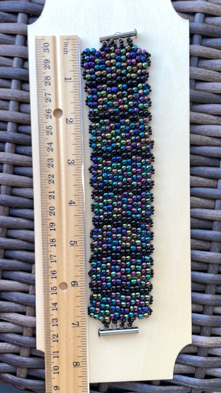 Stunning vintage royal blue iridescent handmade bead woven vintage beadwork bracelet with silvertone toggle clasp