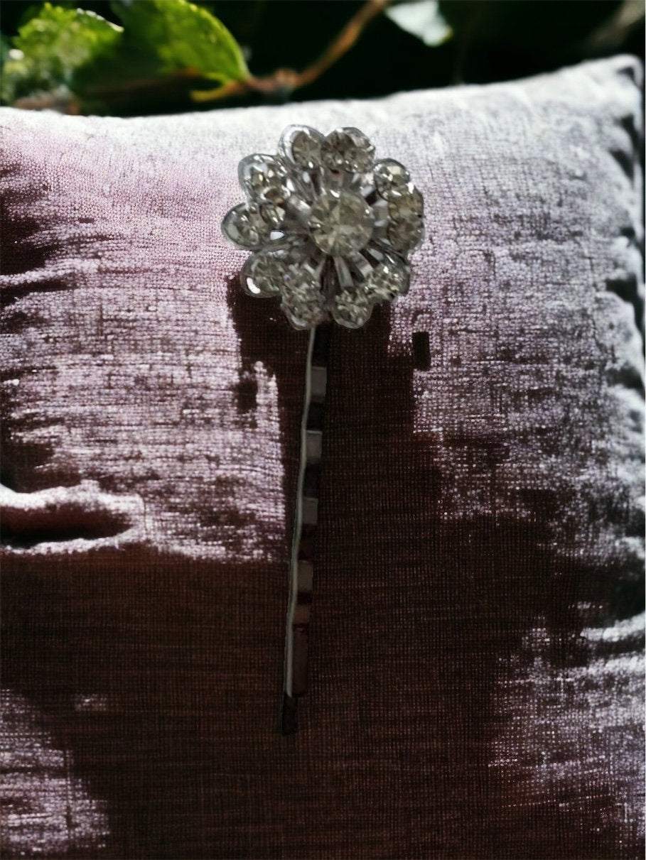 Unique crystal flower hair pin made of upcycled vintage components