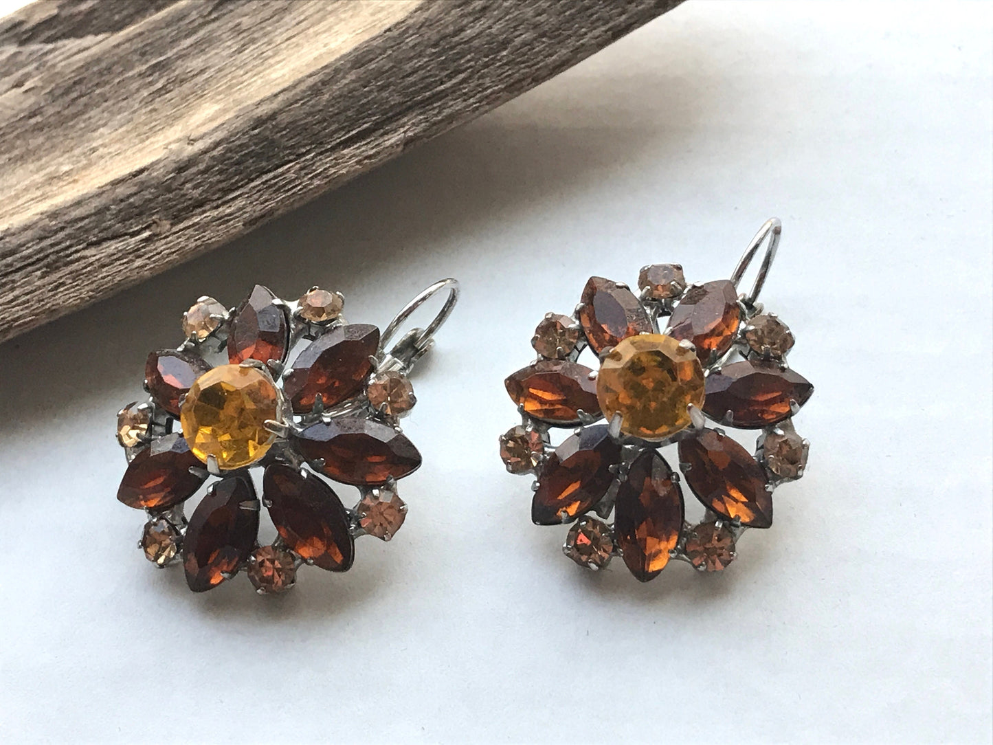 Stunning vintage small dangle rhinestone earrings