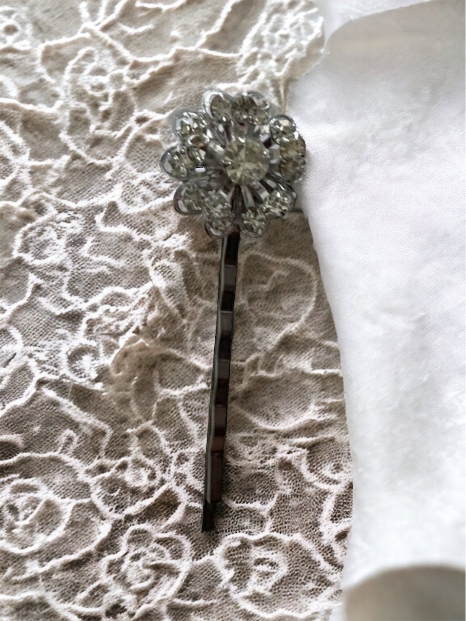 Unique crystal flower hair pin made of upcycled vintage components