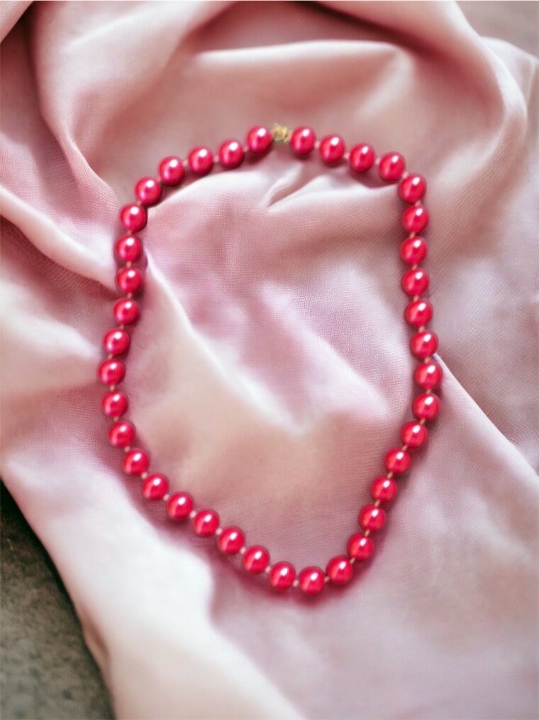 Hot pink faux pearl stunning vintage necklace