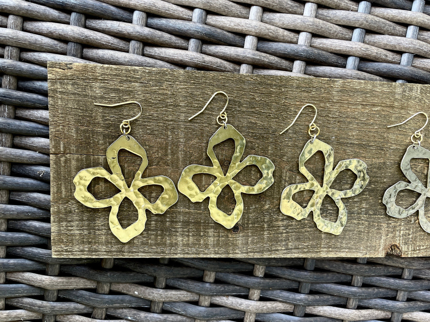 Stunning hammered metal goldtone dangle earrings
