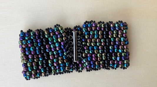 Stunning vintage royal blue iridescent handmade bead woven vintage beadwork bracelet with silvertone toggle clasp