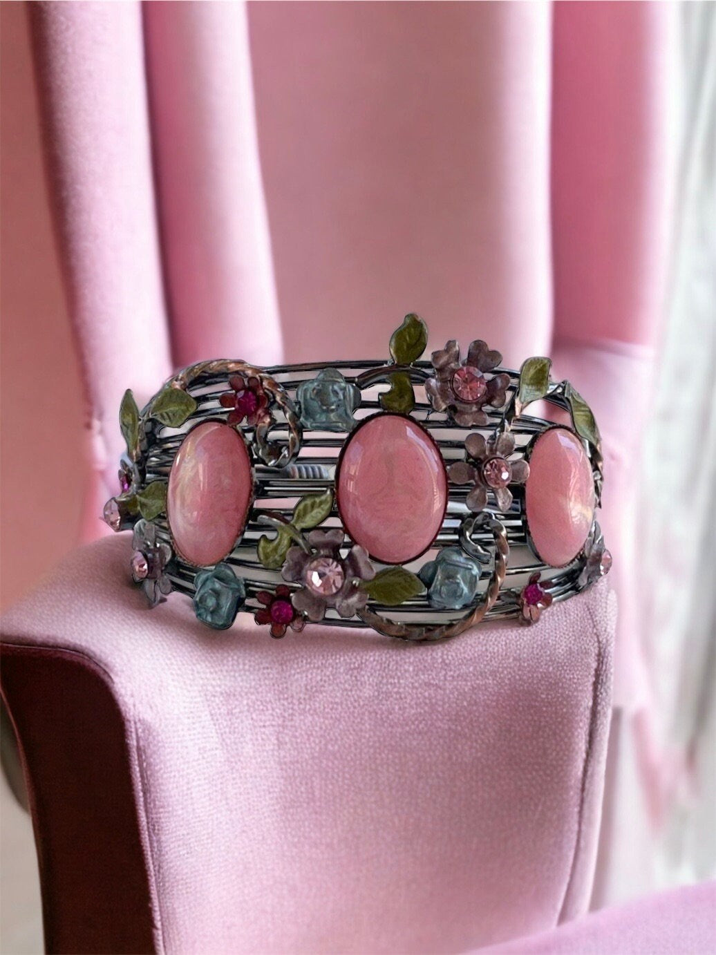 Beautiful vintage cuff bracelet with flowers and pink focals