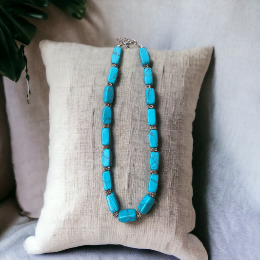 Stunning faux turquoise vintage necklace