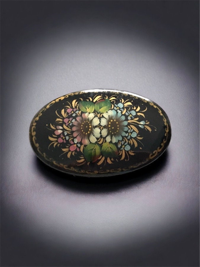 Stunning handpainted and signed VINTAGE RUSSIAN PIN