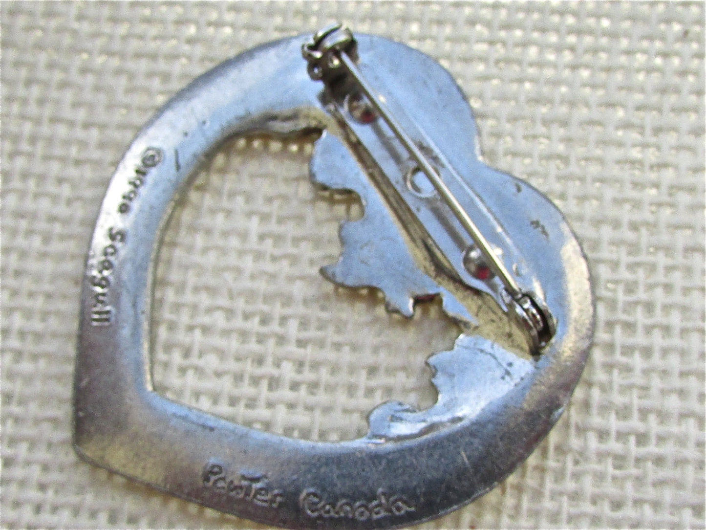 Signed Seagull Pewter Canada - stunning art nouveau style heart pin with ornate intricately carved flowers