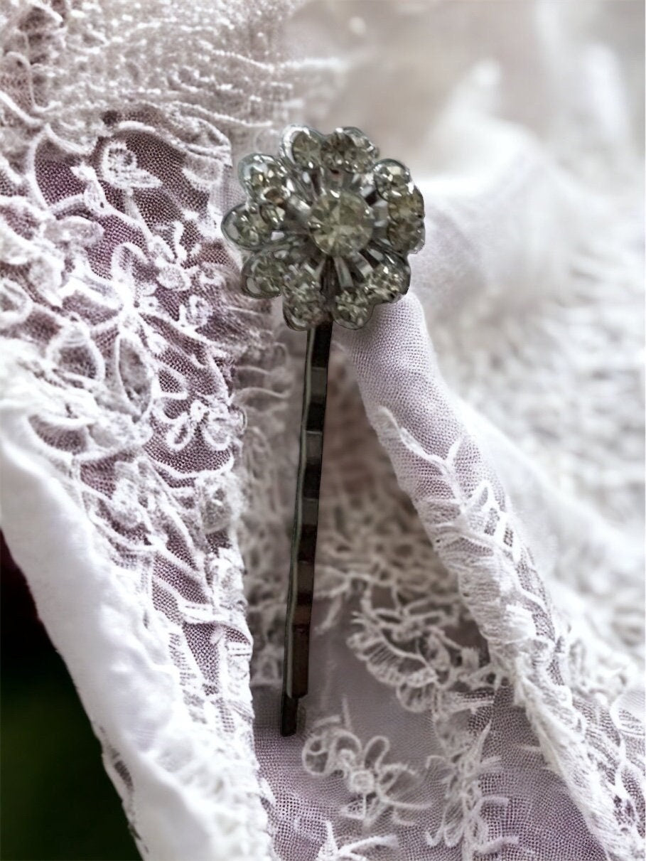 Unique crystal flower hair pin made of upcycled vintage components