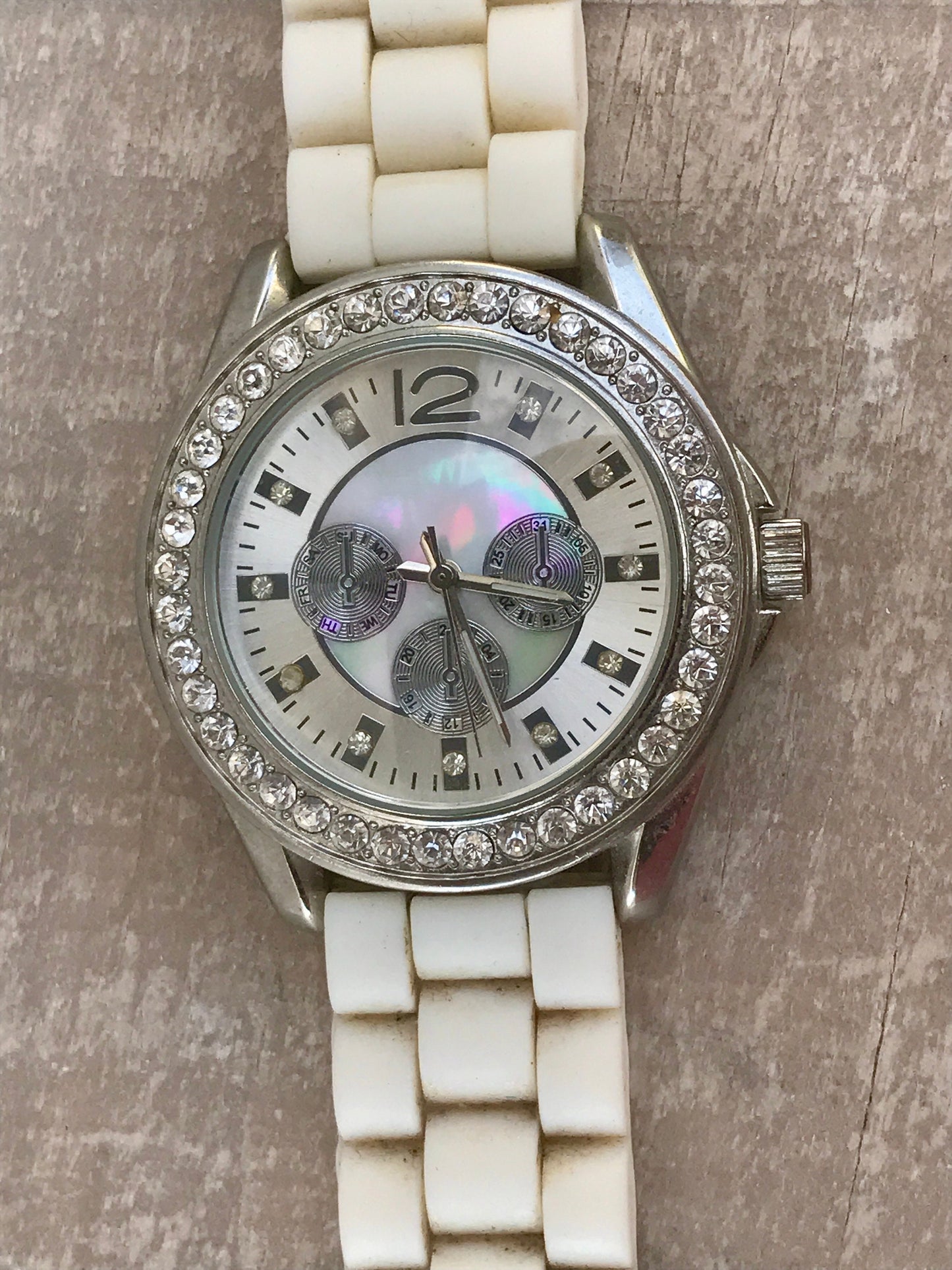 Accutime wrist watch jcr9000 1210 - pretty but needs repair or use for parts