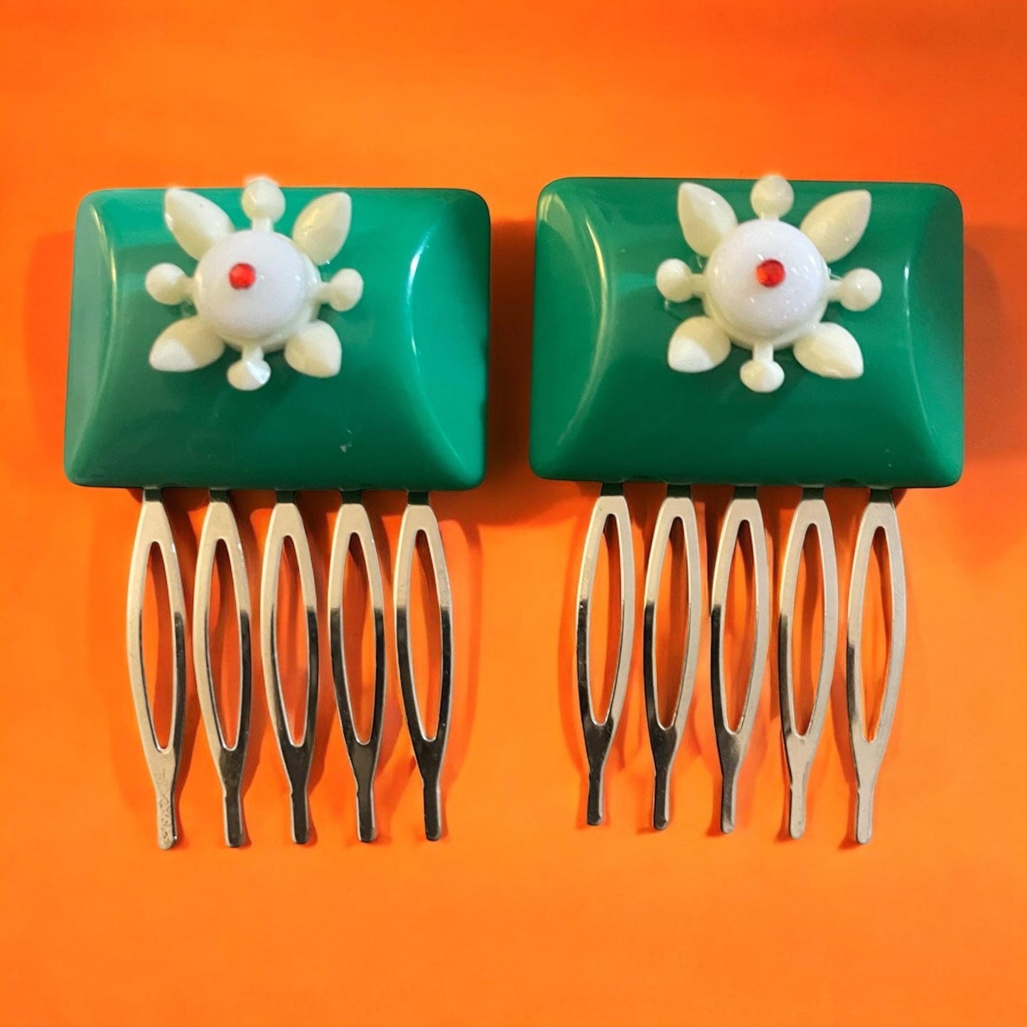 Green & White Hair Combs, Vintage Retro Plastic Components, Handmade Hair Clips, Mod Style Accessories, Hair Jewelry