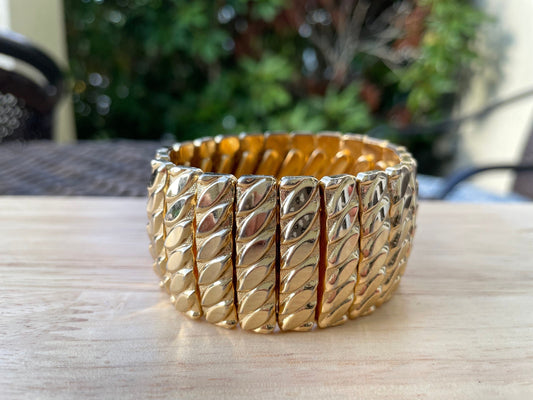 Expandable vintage MCM style textured goldtone retro bangle bracelet - unsigned
