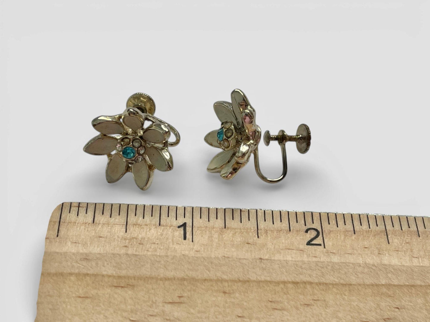 Vintage 1950s Flower Earrings – Cream Enamel & Aqua Rhinestone – Gold Tone Screw Back – Retro Spring Floral Jewelry