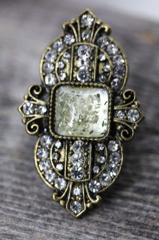 Stunning vintage costume jewelry ring with rhinestones