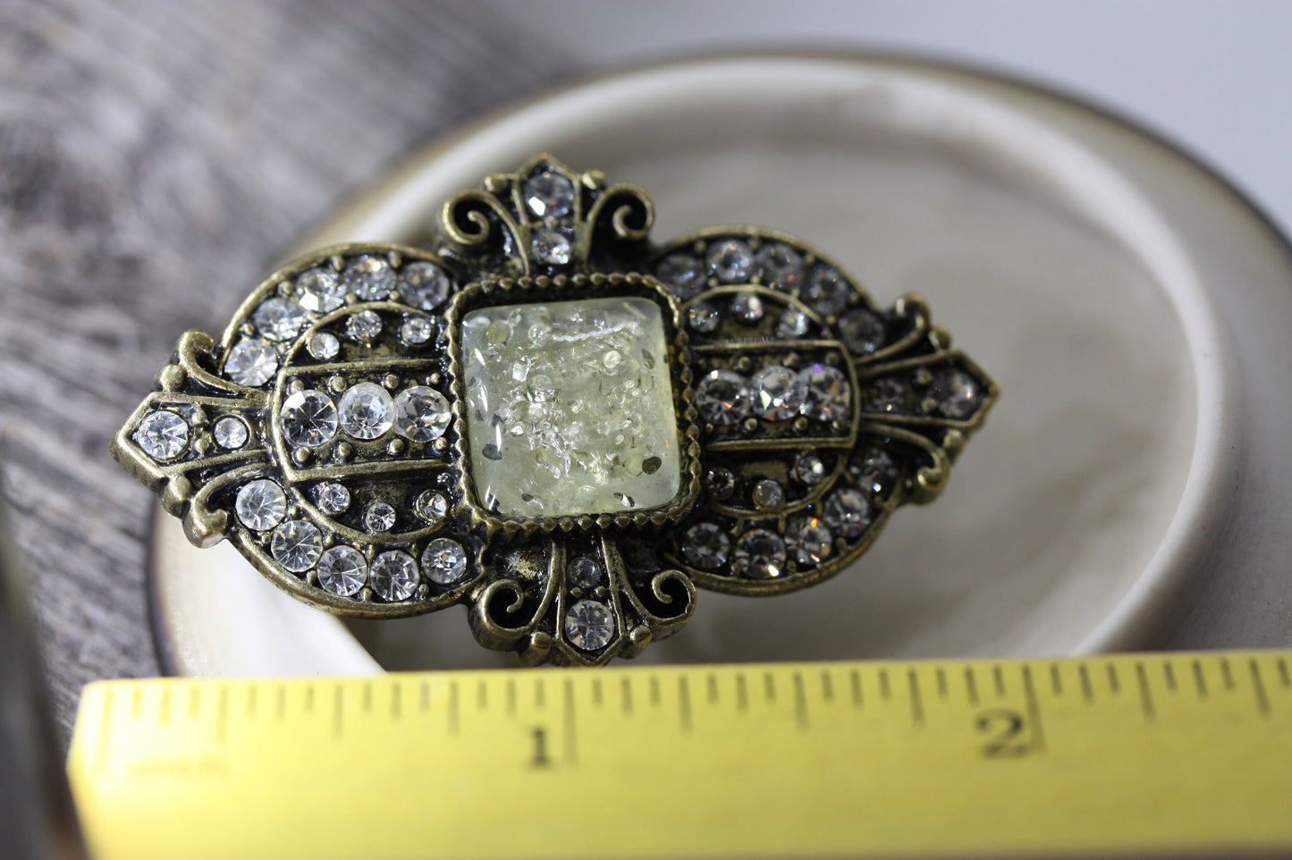 Stunning vintage costume jewelry ring with rhinestones